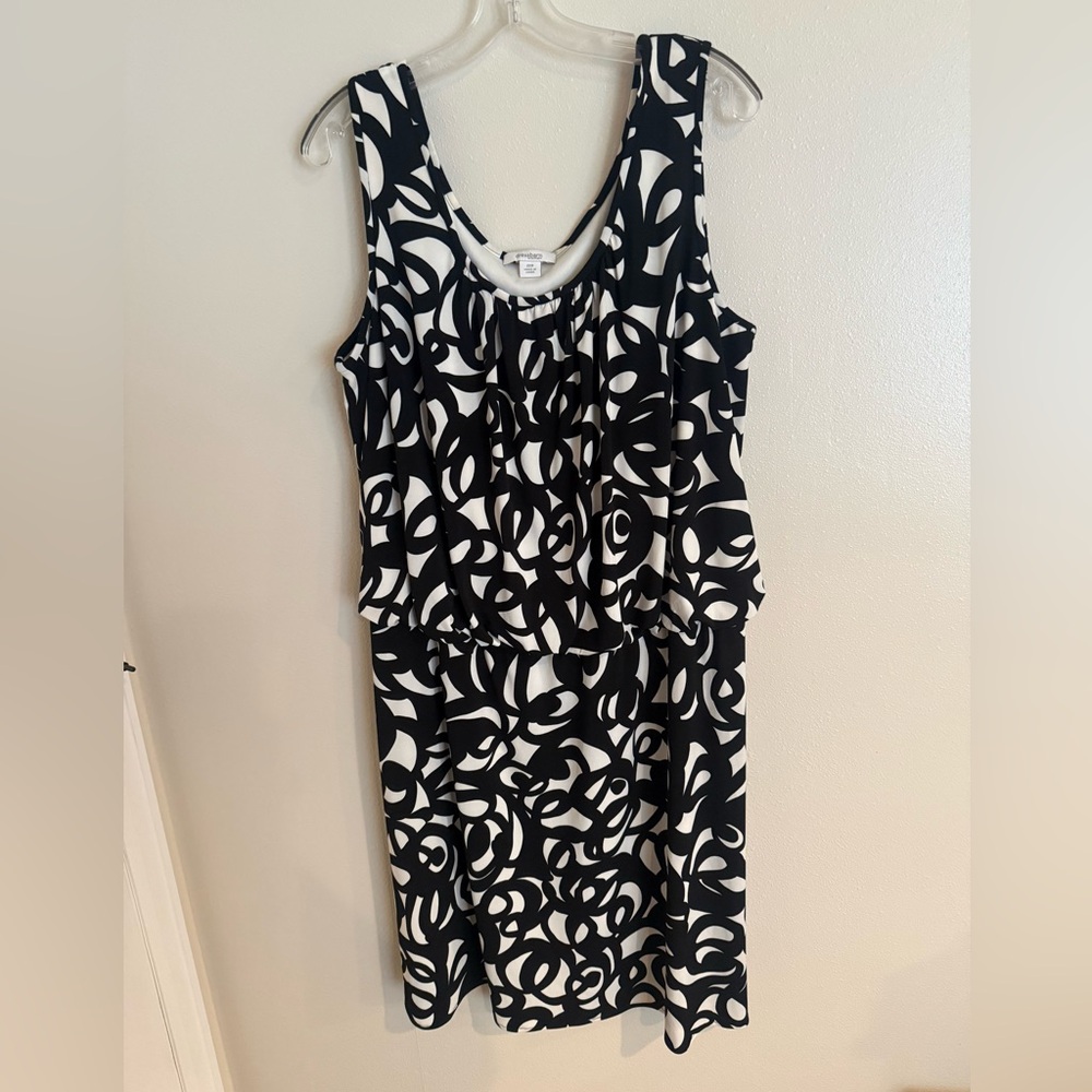 WOMEN'S PLUS SLEEVELESS DRESS BY "DRESS BARN COLLECTION"  SIZE 22 BLACK & WHITE